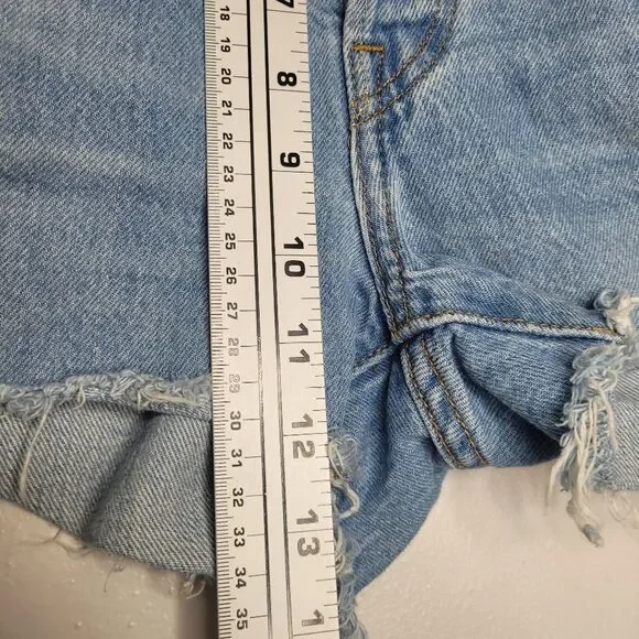 Levi’s 501 high-rise denim shorts frayed light wash button-fly Size 28 - Picture 10 of 10